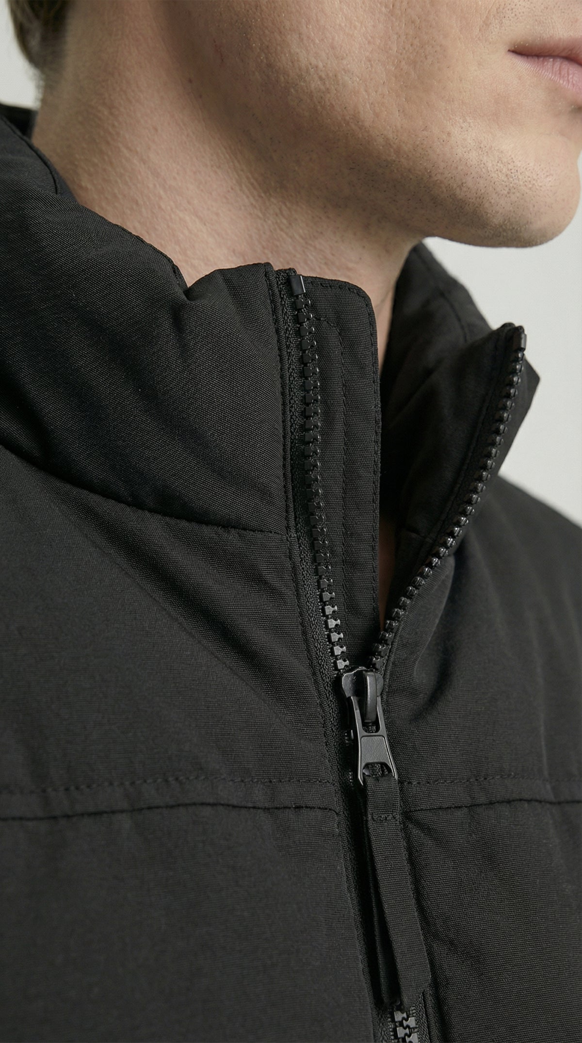 Жилет ‘BASE’ з подвійною змійкою, ЧОРНИЙ